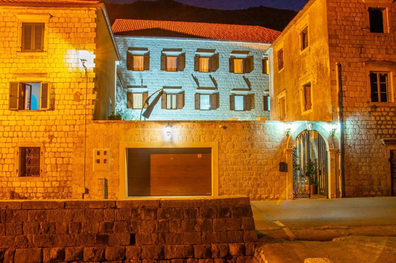 Pallazo Uniqato Seafront Kotor Exterior photo